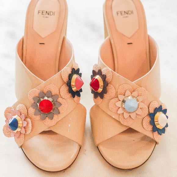 FENDI HEELS - Picture 2 of 4